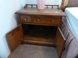 Nightstand with split doors and one drawer with lamp