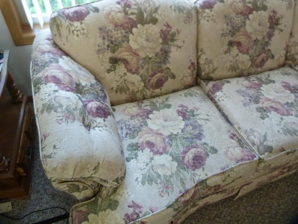 Justice upholstered flowered couch. - 83" L