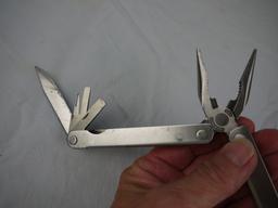 (2) knives: Smith & Wesson H.R.T. SWHRT9B & Leatherman multi-tool, both with sheaths