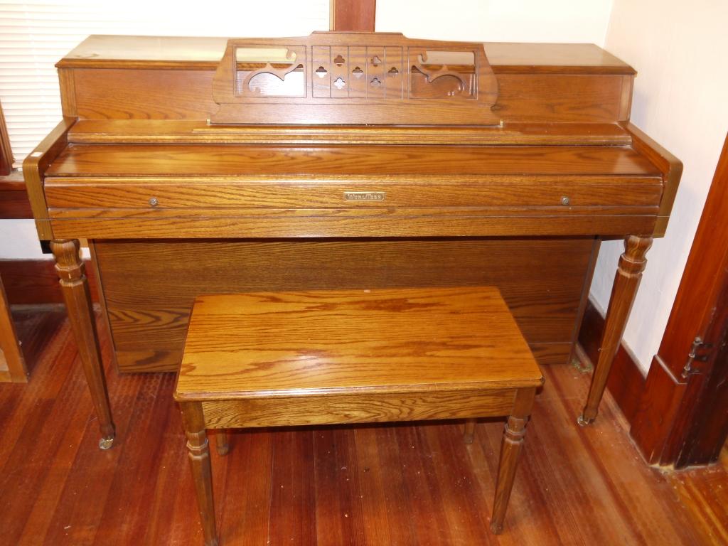 Wurlitzer piano, oak, sounds good, with bench, Model 2116