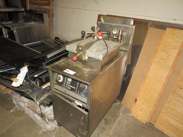 HENNY PENNY 600 GAS PRESSURE FRYER - NO FILTER