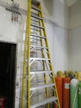 12FT FIBERGLASS LADDER