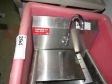 STAINLESS STEEL HAND SINK