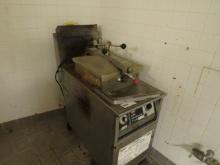 HENNY PENNY 600 GAS PRESSURE FRYER - NO FILTER