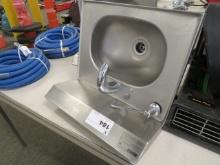 STAINLESS STEEL HAND SINK