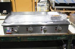 NEW CECILWARE PRO CE-G48TPF 4' GAS FLAT GRILL