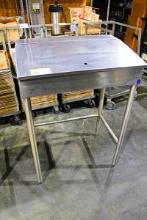 30IN. STAINLESS STEEL RECEIVING DESK