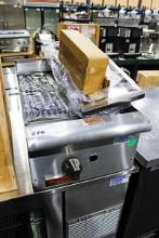 NEW CECILWARE PRO CCP15 15IN. GAS CHAR GRILL