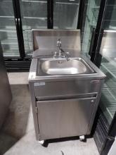 24X32 QUALSERV MOBILE HAND SINK WITH WATER HEATER