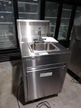 24X32 QUALSERV MOBILE HAND SINK WITH WATER HEATER