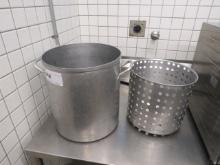 32QT STOCK POT W/STEAMER BASKET