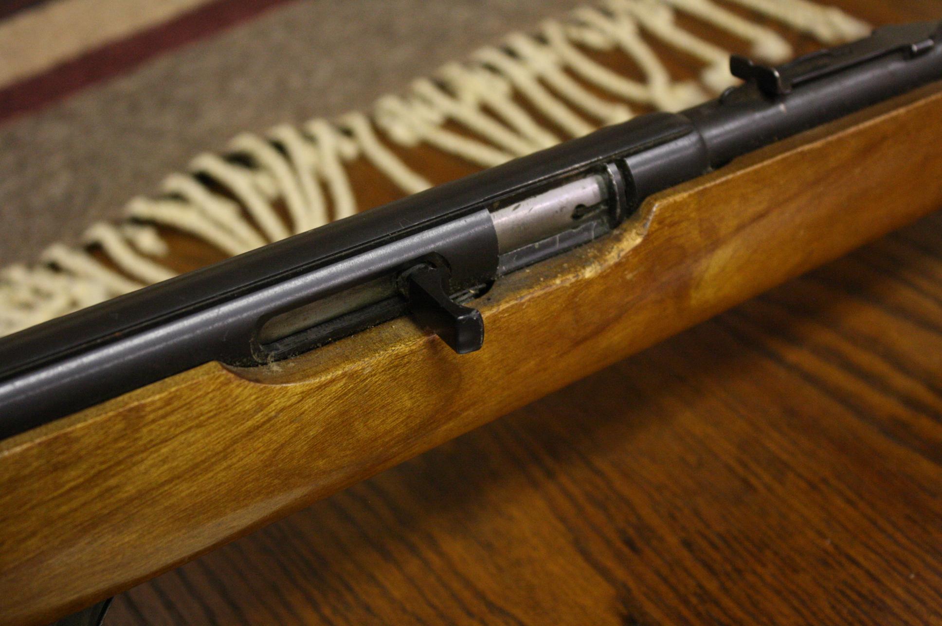 SAVAGE ARMS MODEL 187S SEMI AUTO RIFLE