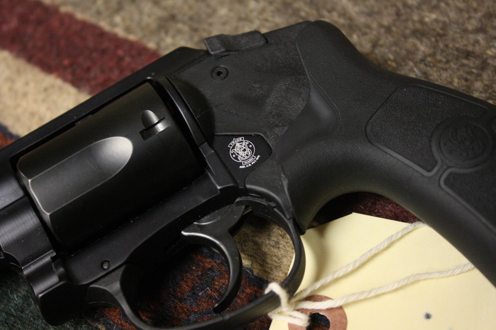 SMITH & WESSON  REVOLVER MODEL BG38