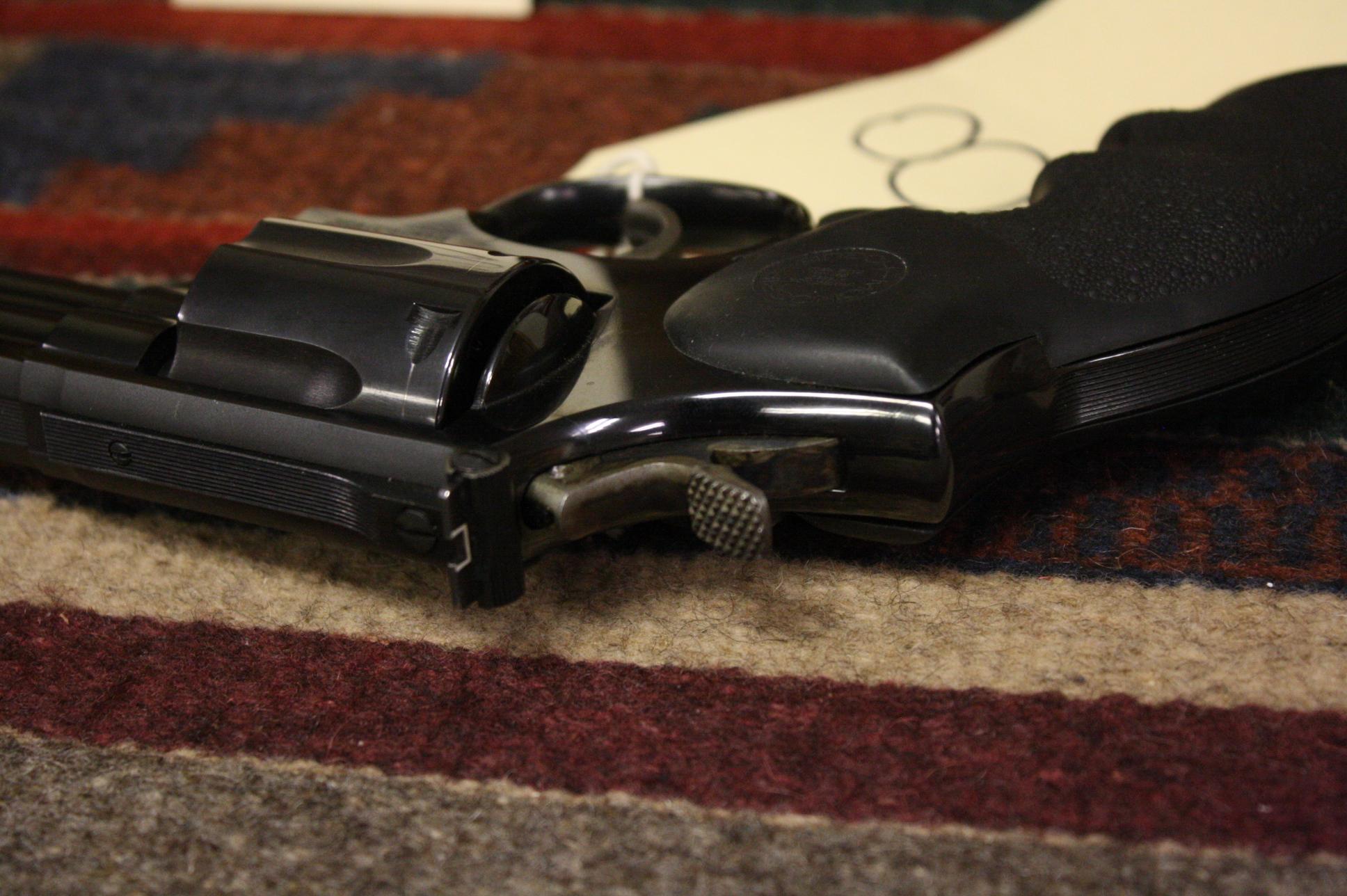 SMITH & WESSON  MODEL 586-3 REVOLVER