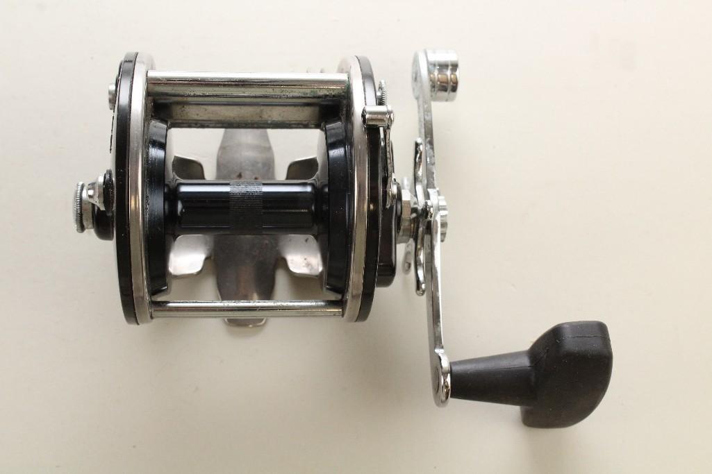 1 PENN LEVEL WIND 209 REEL W/BOX, TOOL & MANUALS.