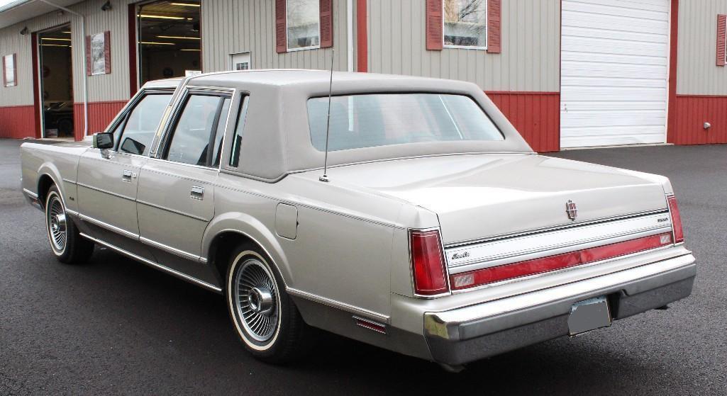 1988 Lincoln Town Passenger Car