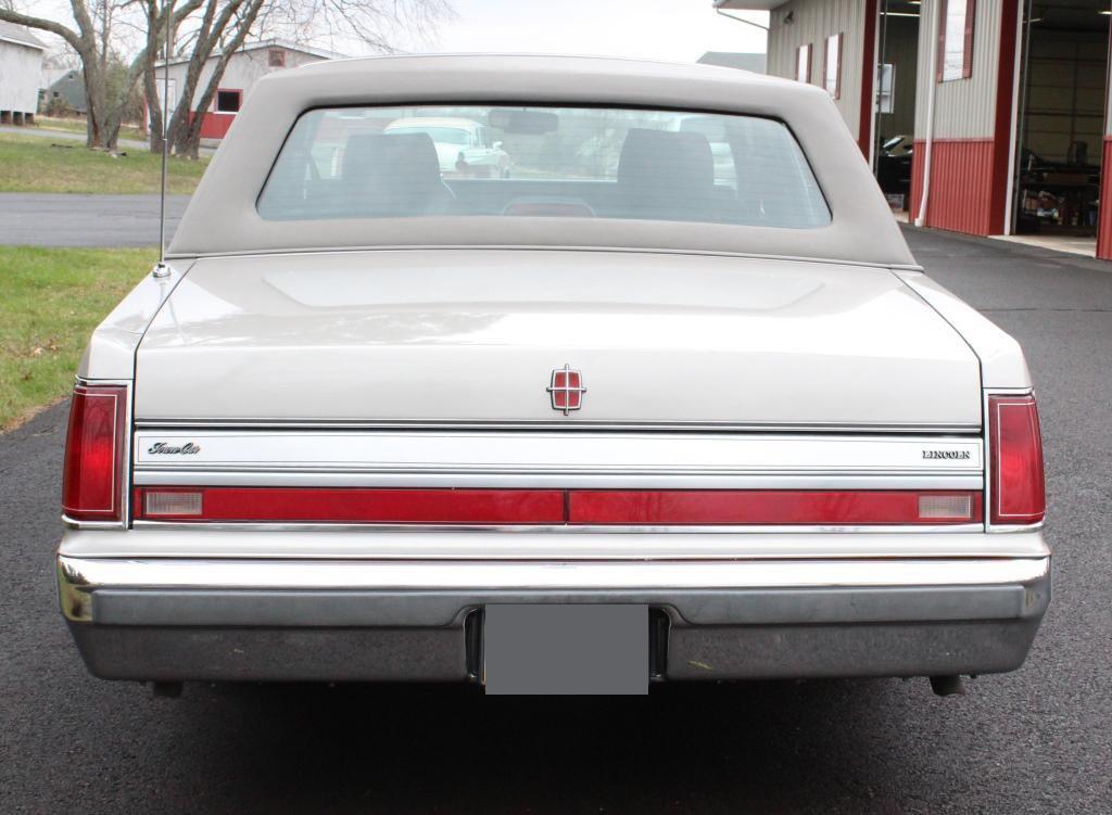 1988 Lincoln Town Passenger Car