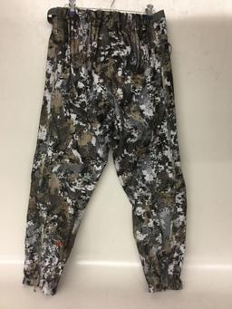 1 New Sitka Optifade Elevated II Downpour Pants.