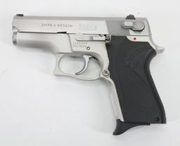 Smith & Wesson 6906 Semi Automatic Pistol