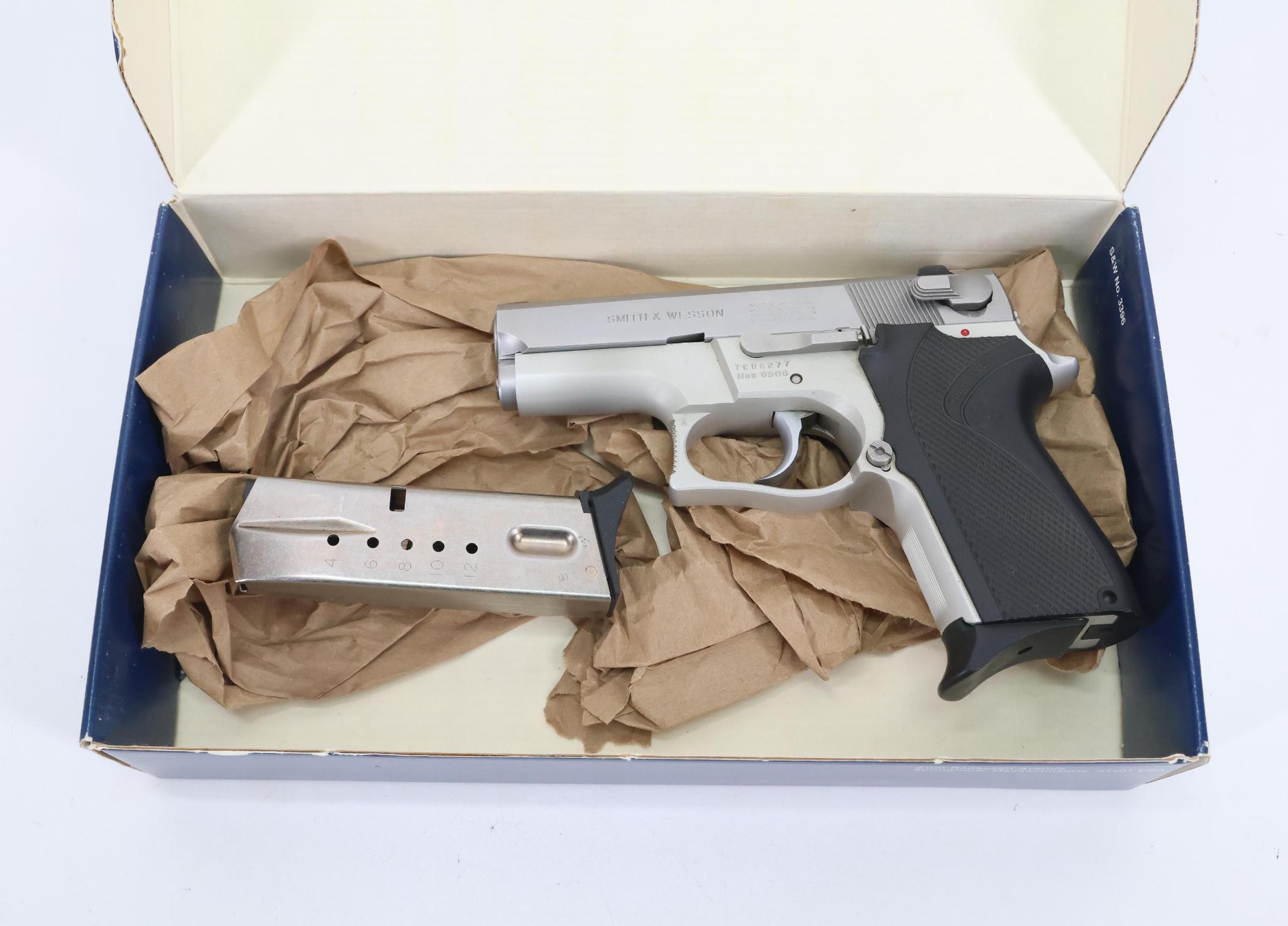 Smith & Wesson 6906 Semi Automatic Pistol