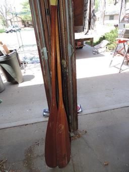 We-no-nah 16 foot Canoe with Paddles in good condition.