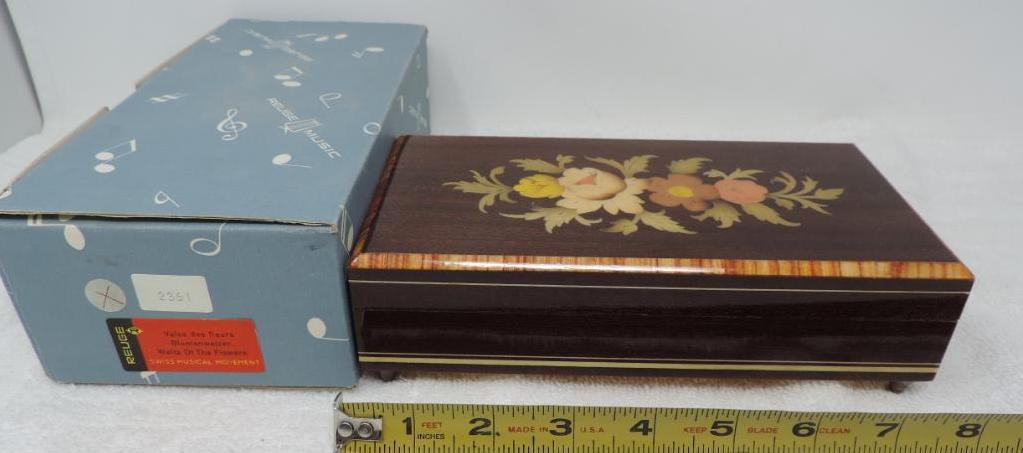 NOS condition Ruege Waltze of the flowers Swiss movement music box.