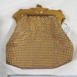 Vintage Whiting Davis purse in excellent condition.