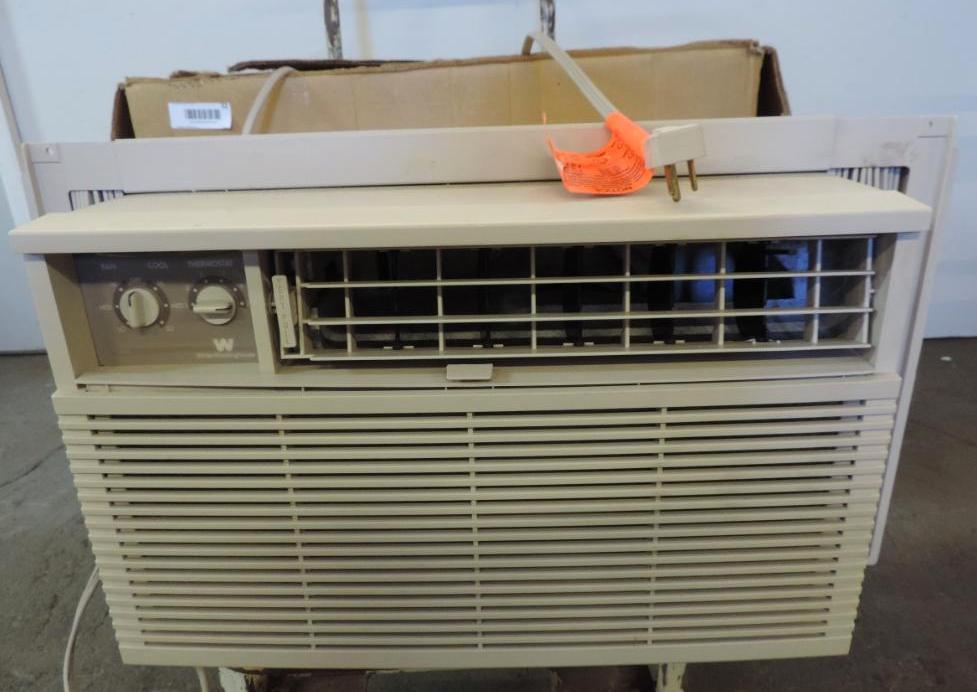 White Westnghouse 8000BTU AC unit with original box (tested operable).