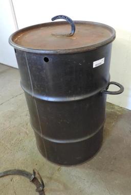 19x29" Horseshoe handle barrel smoker.