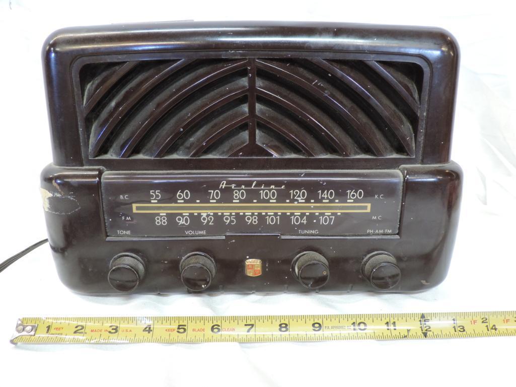 Wards bakelite airline tube radio model 05BR- 1535A.