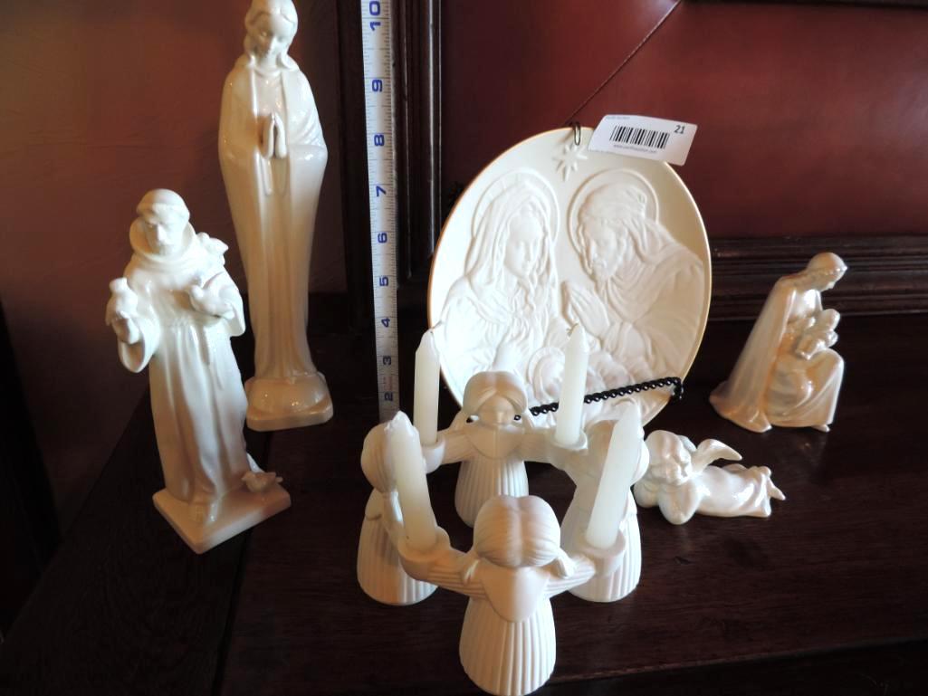 Assorted Hummel angel figurines.