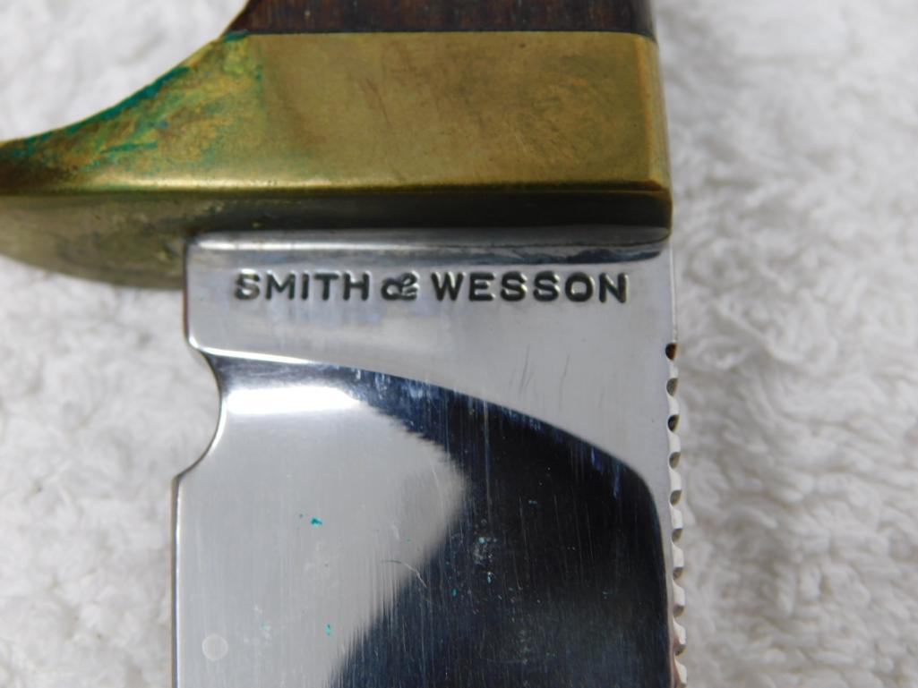 Smith and Wesson 6050 knife with two piece box