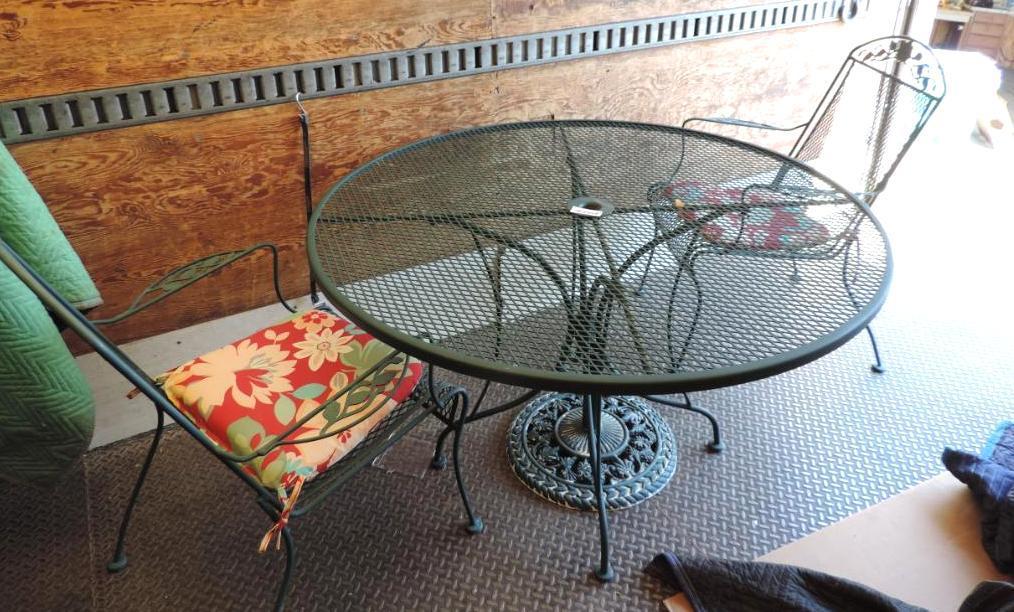 Green metal patio table with 2 chairs.