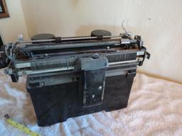 Royal antique typewriter.