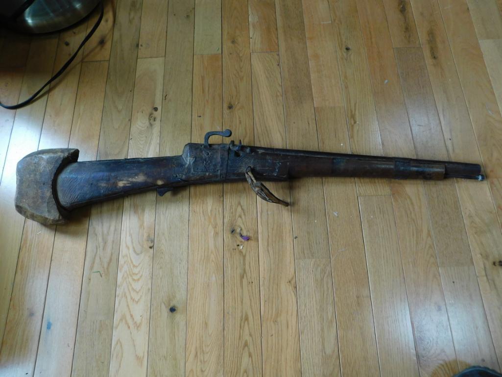 Antique matchlock musket