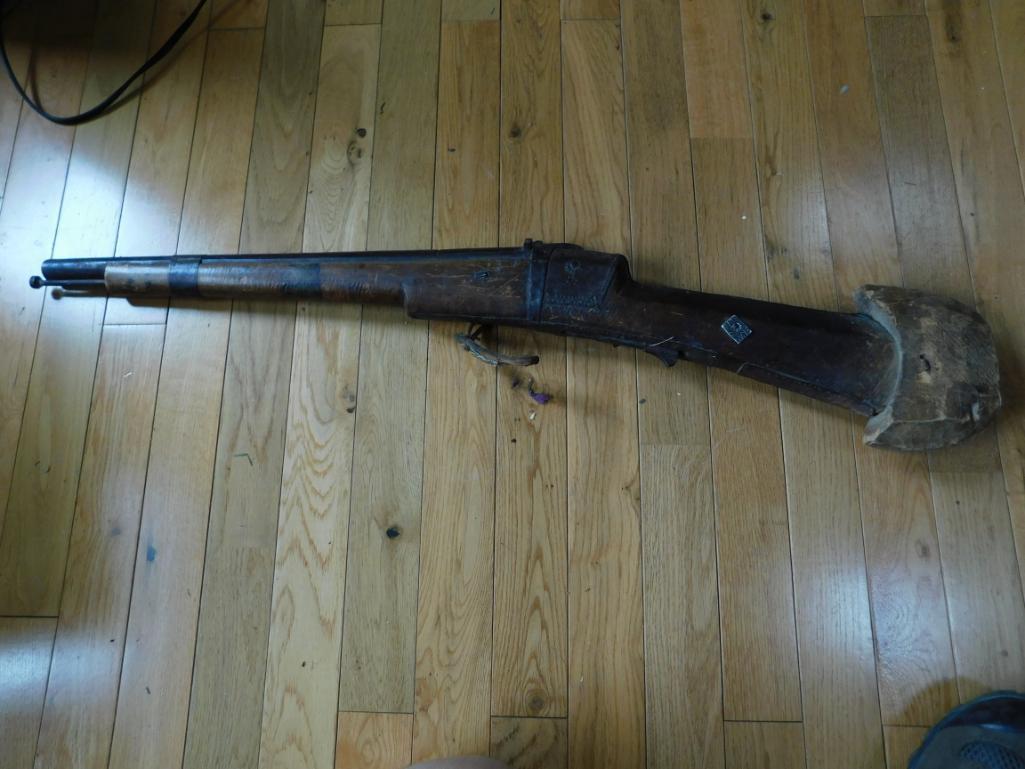 Antique matchlock musket