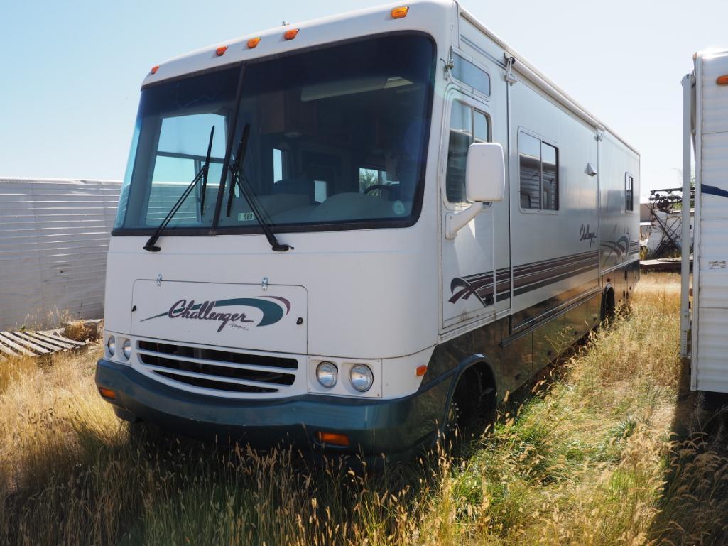 1997 Challenger Motor home model 330