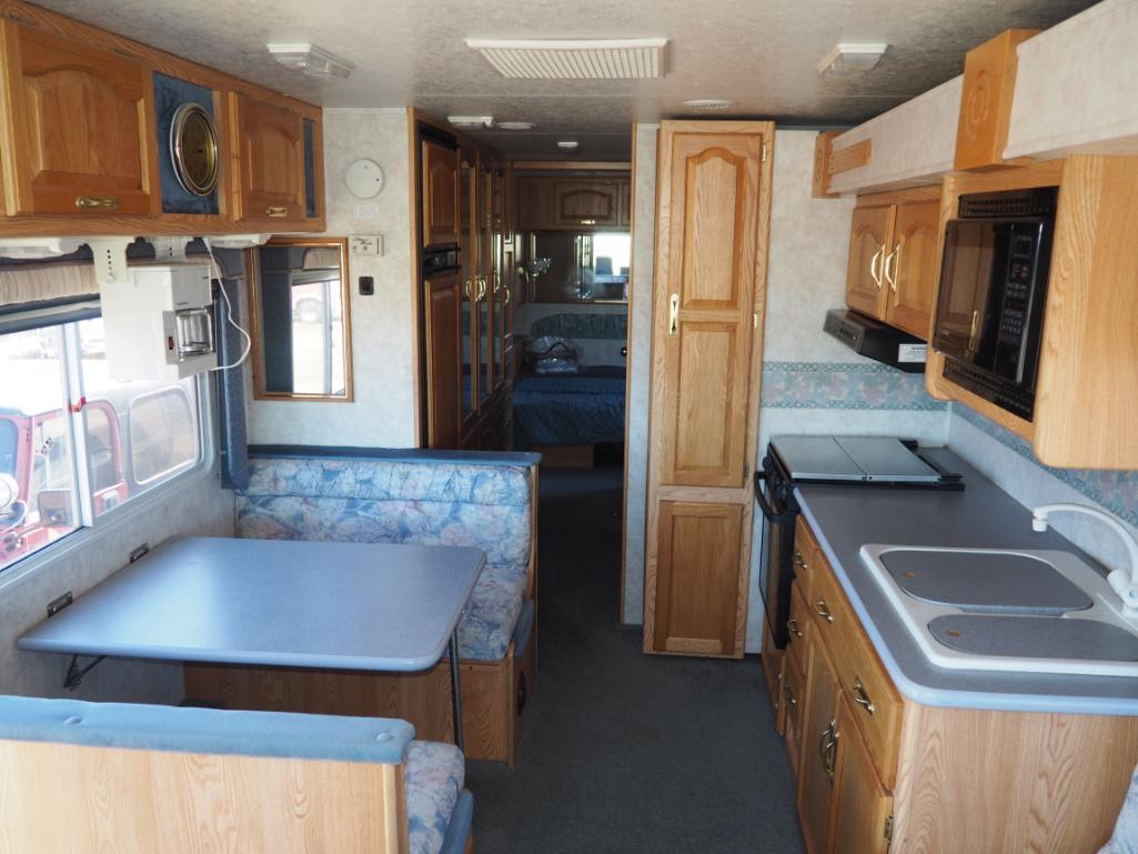 1997 Challenger Motor home model 330