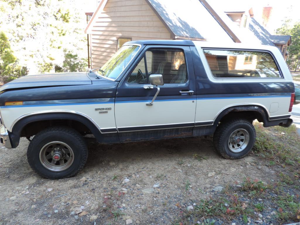 1986 4x4 Ford Bronco XLT.