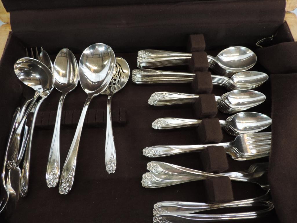 Rogers Bothers IS Daffodil flatware set with birch wood case.