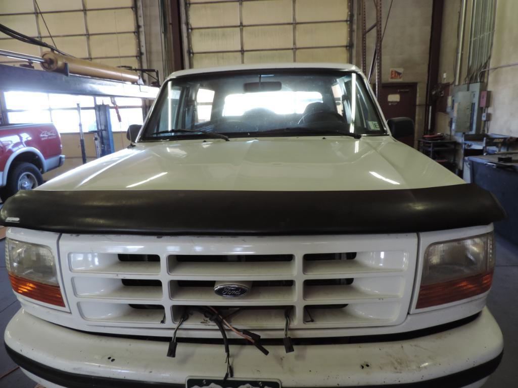 1995 Ford Bronco XLT 4x4.