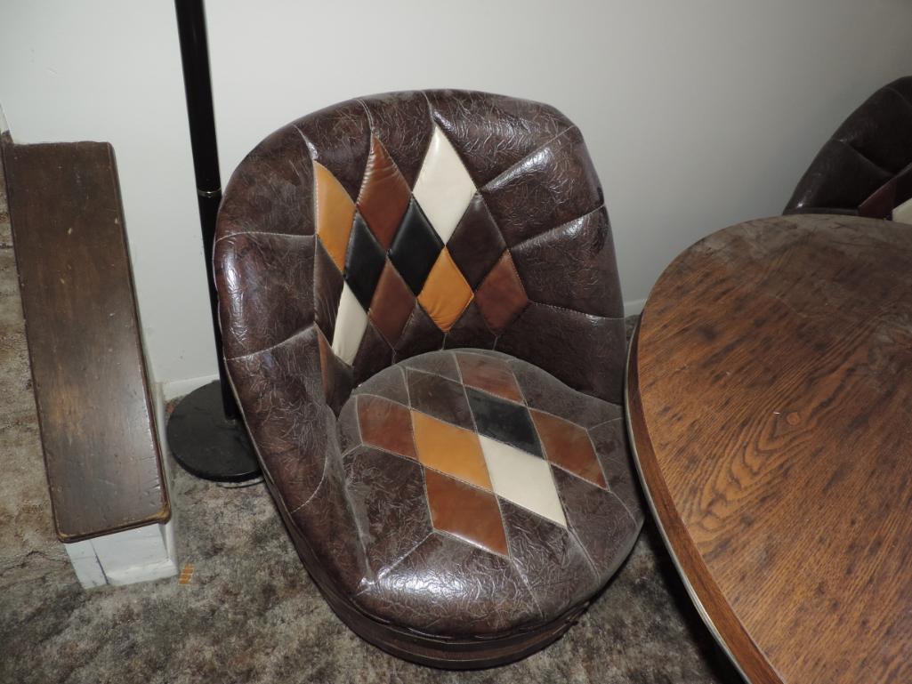 Vintage barrel card table with 4 chairs.