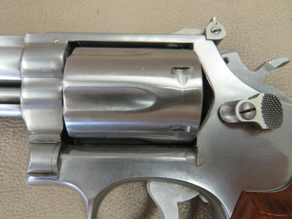Smith & Wesson - 66 Combat Magnum