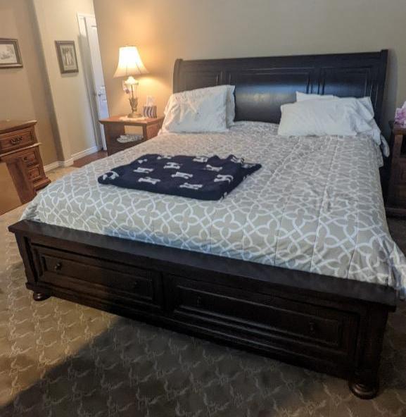 King Size Sleigh Bed w/ Storage