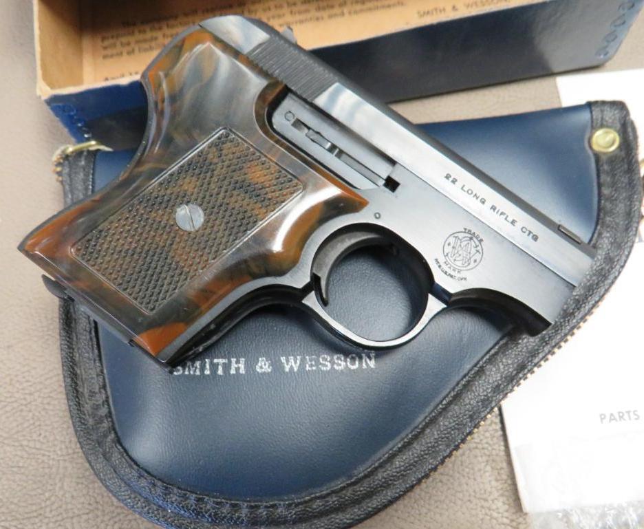 Smith & Wesson - 61 Escort