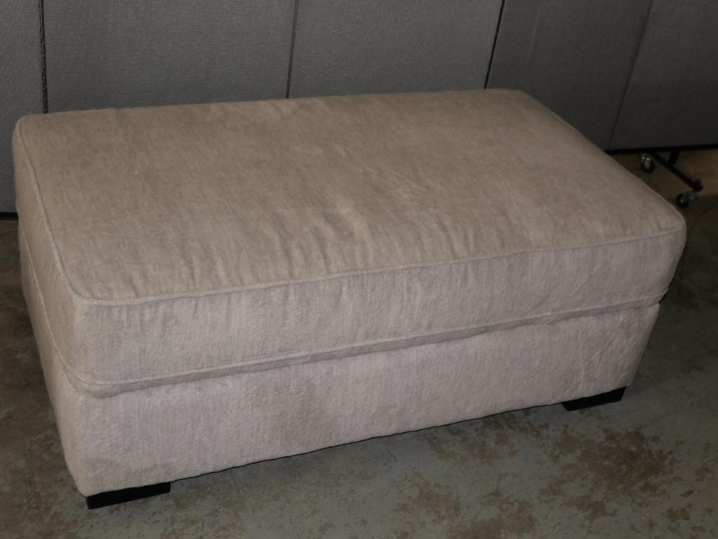 Stant Furniture Ottoman