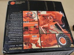 Ertl 1/16 Scale The Allis-Chalmers D-17 Tractor