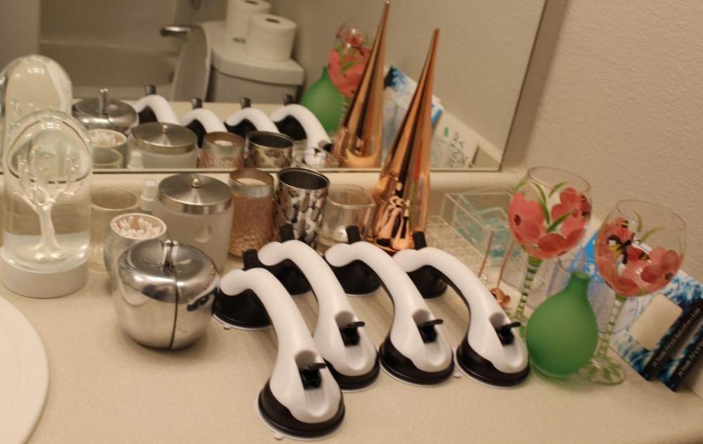 Assorted Decorative and Bath Items