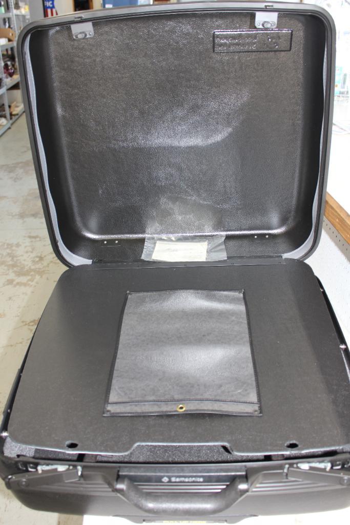 Four Pieces Samsonite Luggage in New or Like New Condition