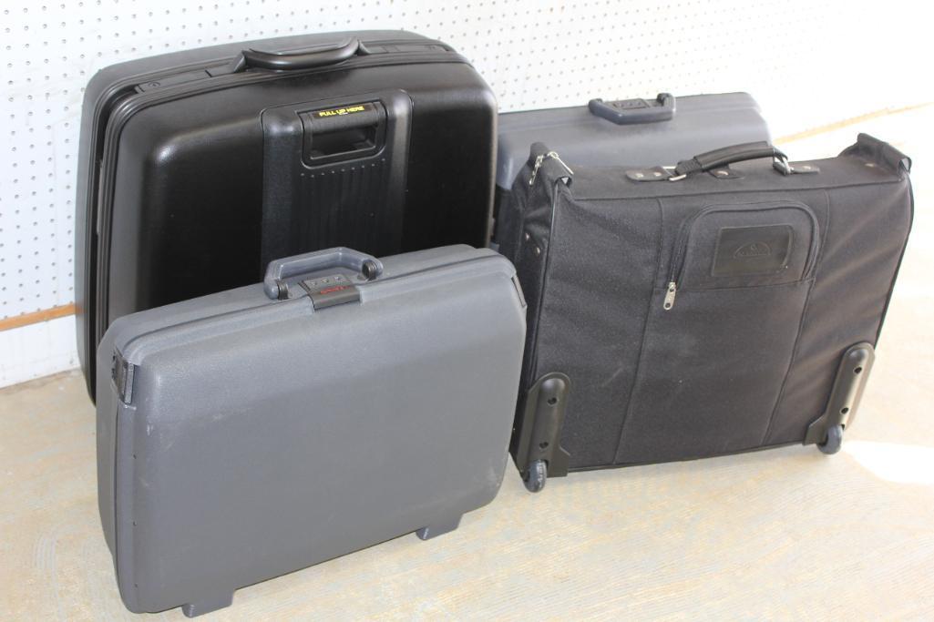 Four Pieces Samsonite Luggage in New or Like New Condition